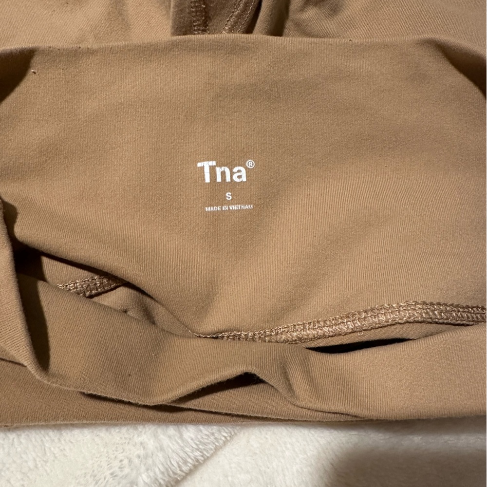 Aritzia TNA shorts - Picture 3 of 3